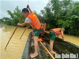 Trường Quân Sự Quân khu 1 tham gia tìm kiếm nạn nhân bị lũ cuốn trôi 
